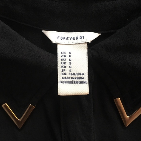 Black Button Down ShortSleeve Top w Gold🔻Accents - Picture 7 of 7